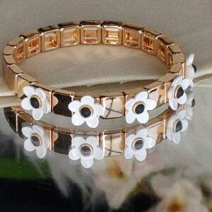 BEN-AMUN Bracelet Gold Plated Flower Stretch Made In USA